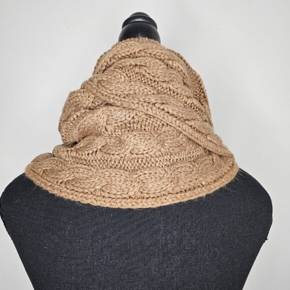 Women's Camel/Brown Knit Chunky Cable Scarf by Old Navy, One Size, NEW - Picture 4 of 10